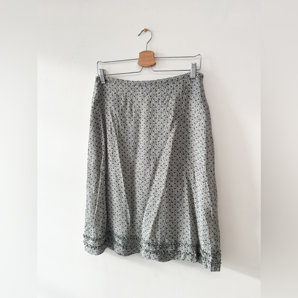 “Sandwich” Skirt -Floral - Blue/Grey Viscose- Below Knee - Size 40 (8)